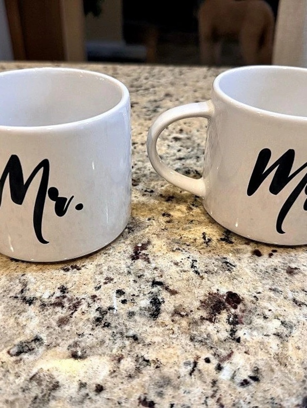 Mr. & Mrs. Mug Set White Like New